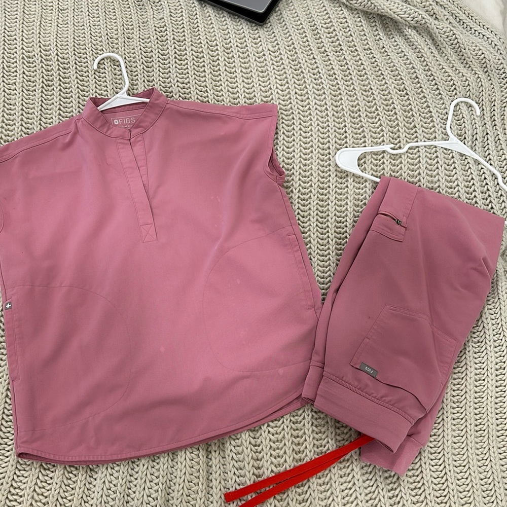 Figs Pink Zamora Jogger Pants XXS
+Chalk Rafaela Mandarin Collar Scrub XXS